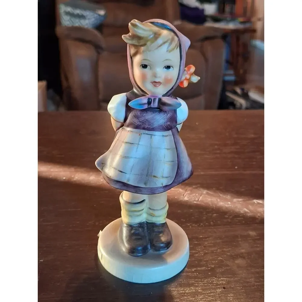Goebel Hummel Which Hand? 258-1963